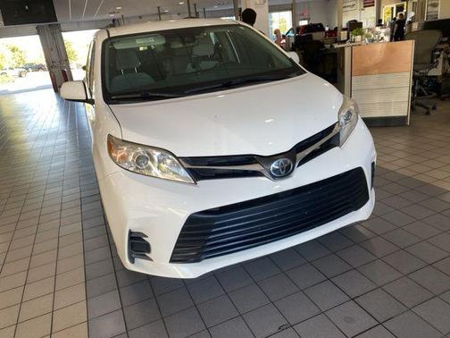 2020 Toyota Sienna LE