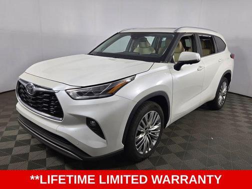 Pearl 2023 Toyota Highlander Platinum