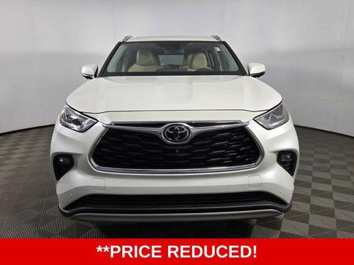 Pearl 2023 Toyota Highlander Platinum