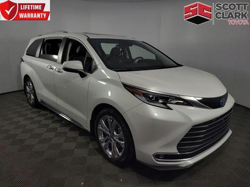 2023 Toyota Sienna Platinum 7 Passenger