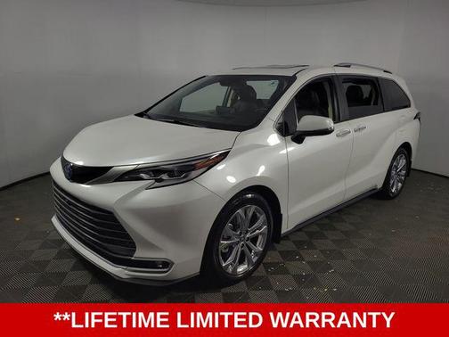 2023 Toyota Sienna Platinum 7 Passenger
