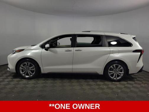 2023 Toyota Sienna Platinum 7 Passenger