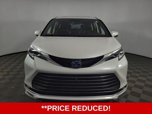 2023 Toyota Sienna Platinum 7 Passenger