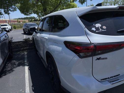 Pearl 2023 Toyota Highlander L