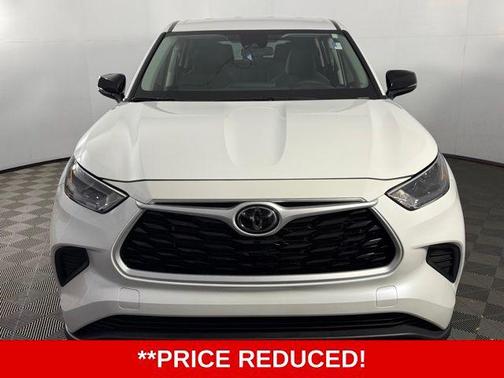 Pearl 2023 Toyota Highlander L