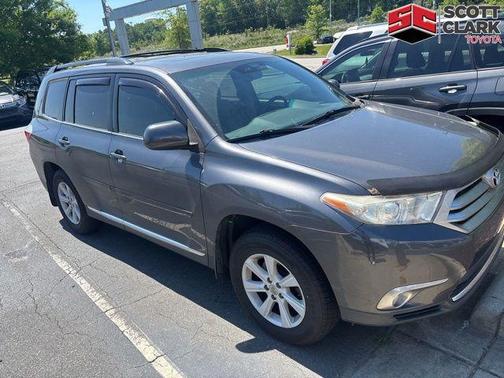 Magnetic Gray Metallic 2013 Toyota Highlander SE