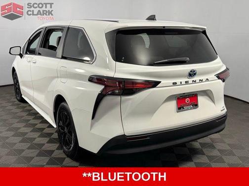 2022 Toyota Sienna LE