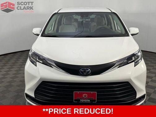 2022 Toyota Sienna LE