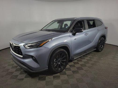 Moon Dust 2024 Toyota Highlander XLE