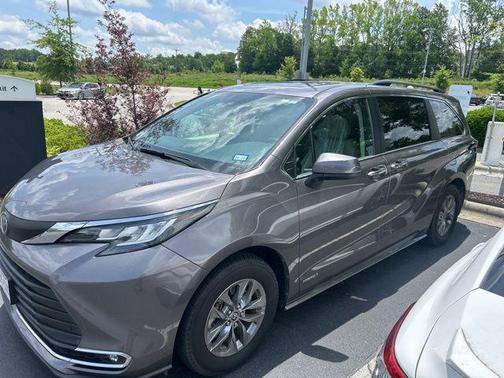 2021 Toyota Sienna XLE 8 Passenger