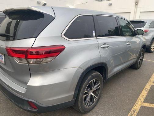 2019 Toyota Highlander LE I4