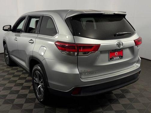 Celestial Silver Metallic 2019 Toyota Highlander LE I4