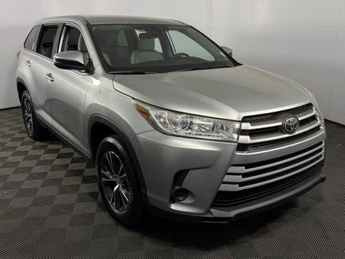 Celestial Silver Metallic 2019 Toyota Highlander LE I4