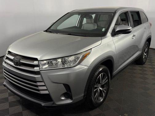 Celestial Silver Metallic 2019 Toyota Highlander LE I4