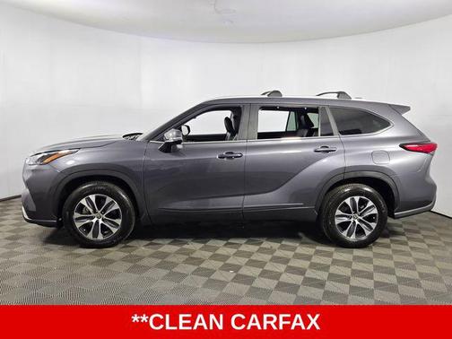 Magnetic Gray Metallic 2023 Toyota Highlander XLE