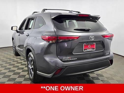 Magnetic Gray Metallic 2023 Toyota Highlander XLE