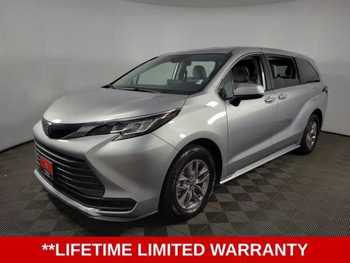 Celestial Silver Metallic 2022 Toyota Sienna LE