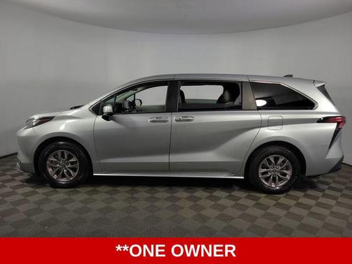 Celestial Silver Metallic 2022 Toyota Sienna LE
