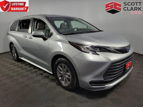 Celestial Silver Metallic 2022 Toyota Sienna LE
