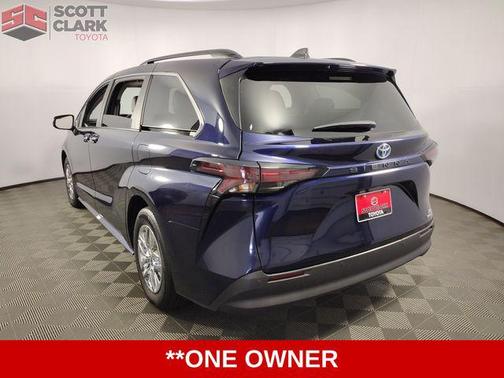 2024 Toyota Sienna XLE 8 Passenger