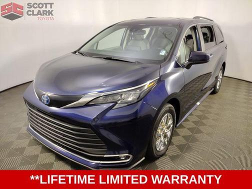 2024 Toyota Sienna XLE 8 Passenger