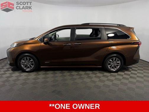 2021 Toyota Sienna XLE 8 Passenger