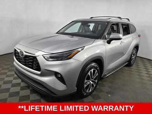 Celestial Silver Metallic 2023 Toyota Highlander XLE