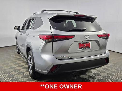 Celestial Silver Metallic 2023 Toyota Highlander XLE