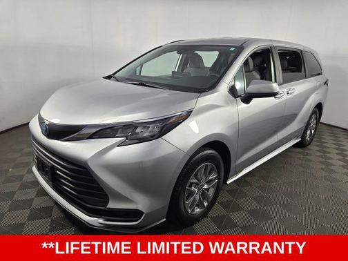 Celestial Silver Metallic 2025 Toyota Sienna LE