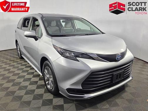Celestial Silver Metallic 2025 Toyota Sienna LE