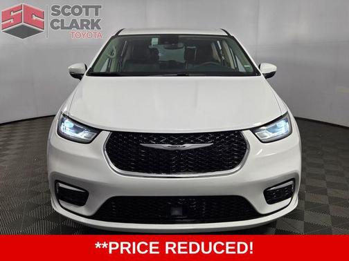 Bright White Clearcoat 2023 Chrysler Pacifica Touring L