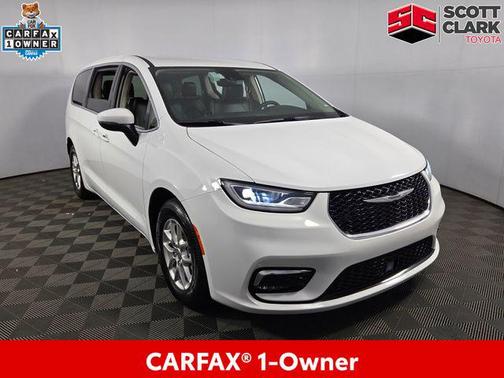 Bright White Clearcoat 2023 Chrysler Pacifica Touring L