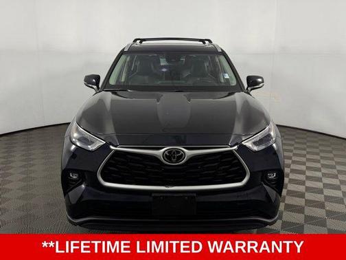 Midnight Black Metallic 2023 Toyota Highlander XLE