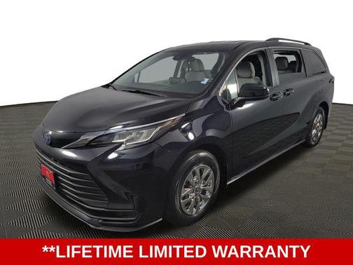 2022 Toyota Sienna LE