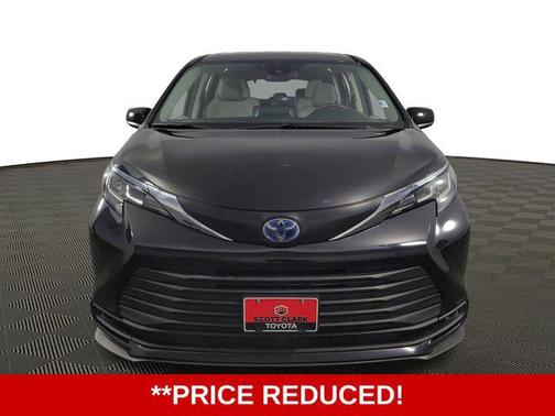 2022 Toyota Sienna LE