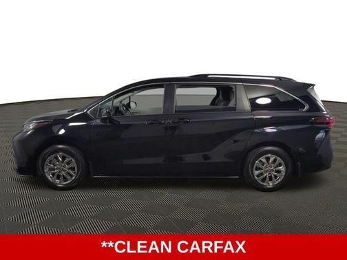 2022 Toyota Sienna LE