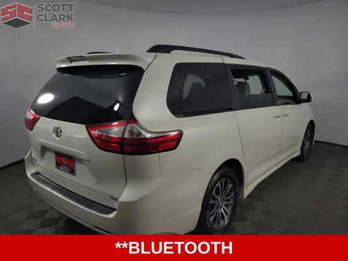 2018 Toyota Sienna XLE