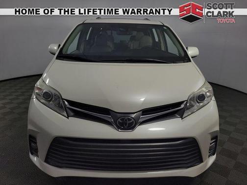 2018 Toyota Sienna XLE