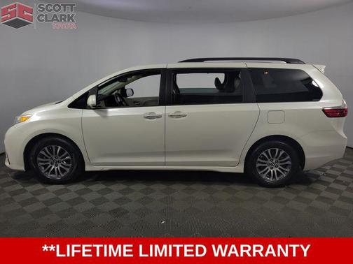2018 Toyota Sienna XLE