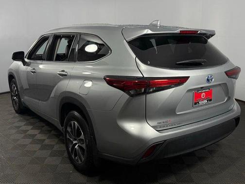 2022 Toyota Highlander Hybrid XLE