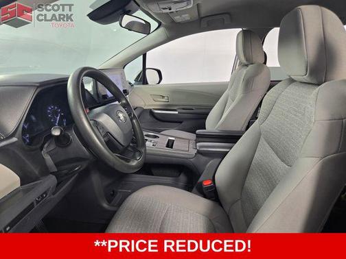 2022 Toyota Sienna LE