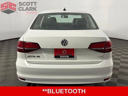 Pure White 2017 Volkswagen Jetta 1.4T SE