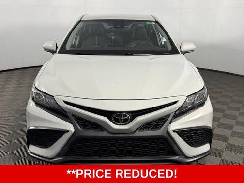 Ice 2023 Toyota Camry SE