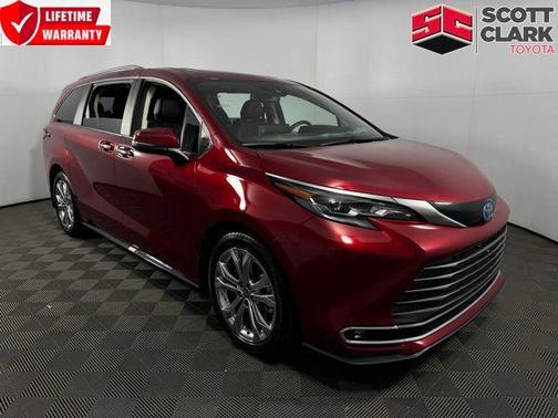 2024 Toyota Sienna Platinum