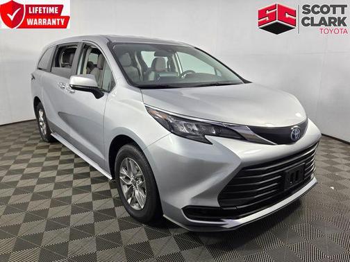 2024 Toyota Sienna LE