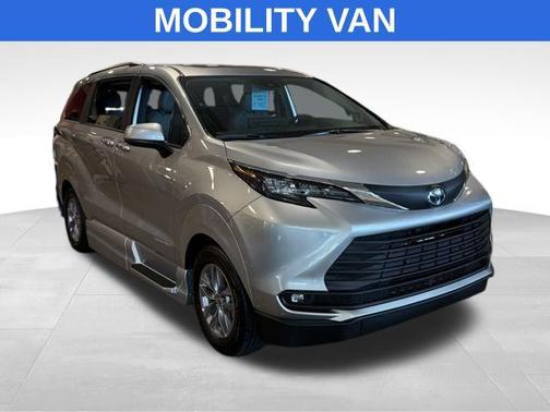 2025 Toyota Sienna XLE 7 Passenger