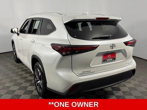 Pearl 2025 Toyota Highlander XLE