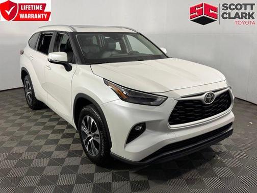 Pearl 2025 Toyota Highlander XLE
