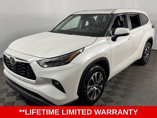 Pearl 2025 Toyota Highlander XLE