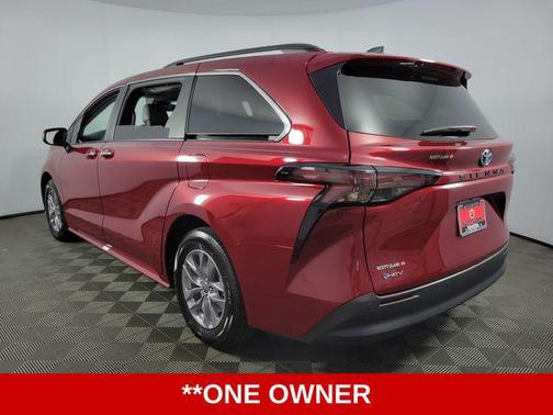 2025 Toyota Sienna XLE